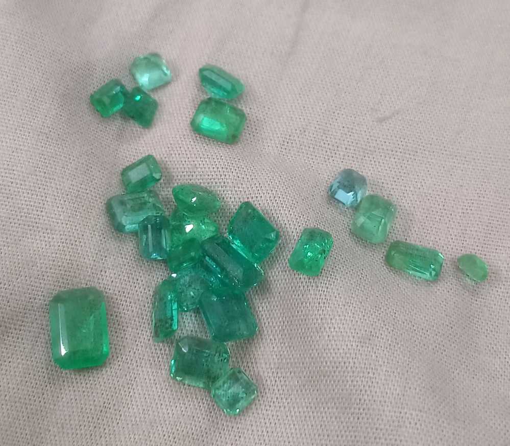 20.64ct Medium to vivid green emerald cut Zambian Emerald Parcel 