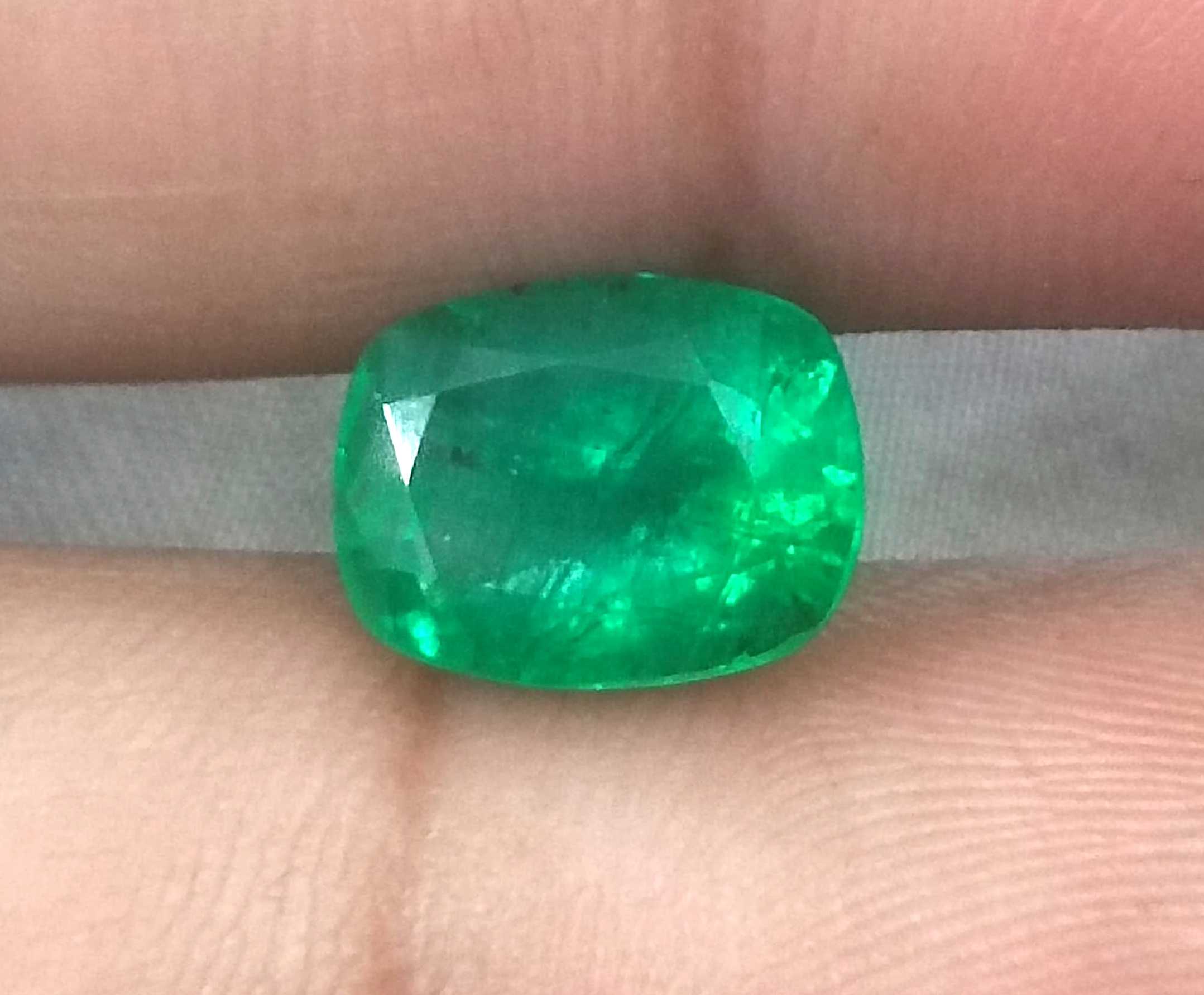 3.16ct GSI certified vivid green cushion cut Swat emerald stone