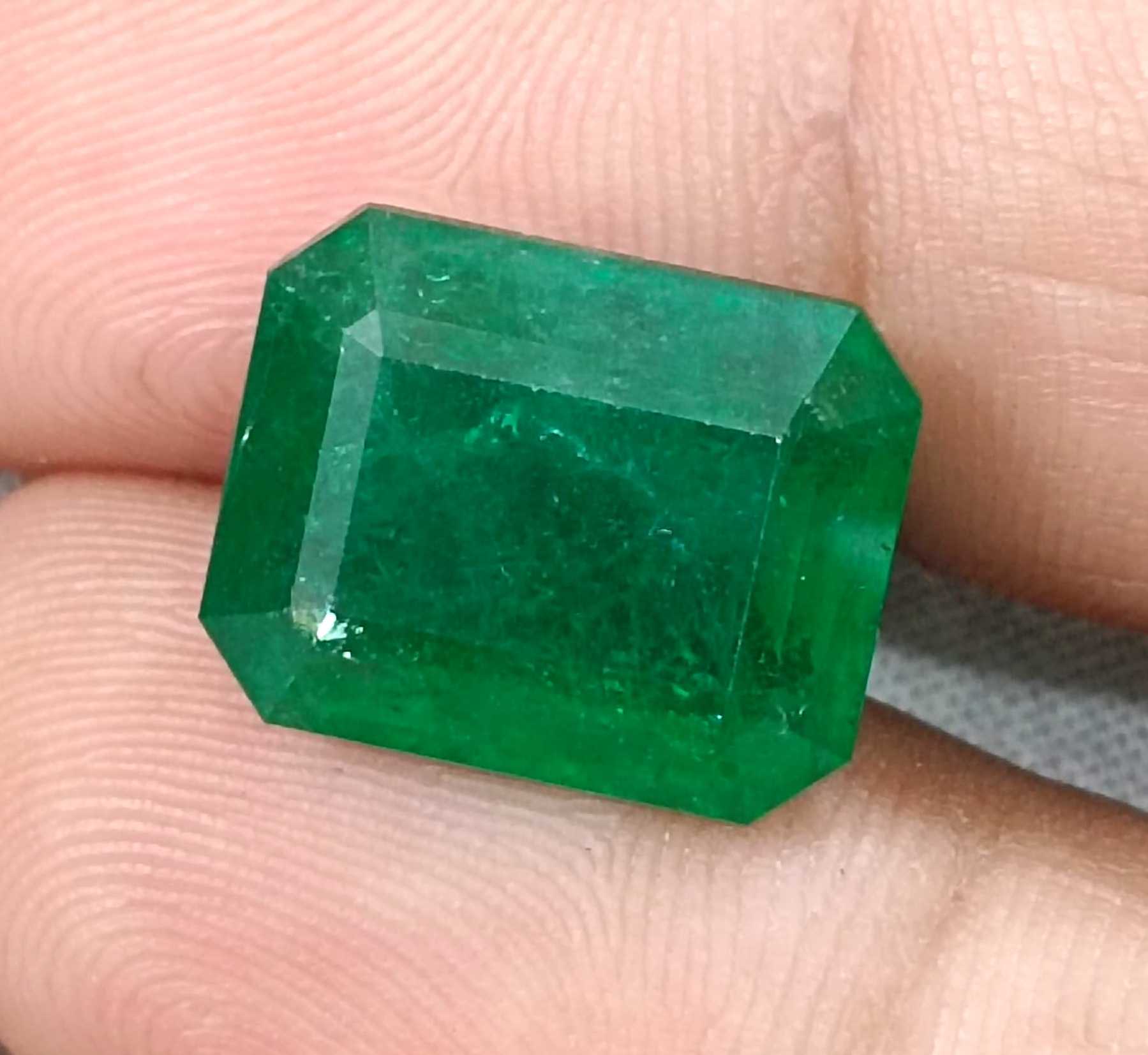 11.92ct big size vivid deep green octagon cut Swat emerald gemstone 