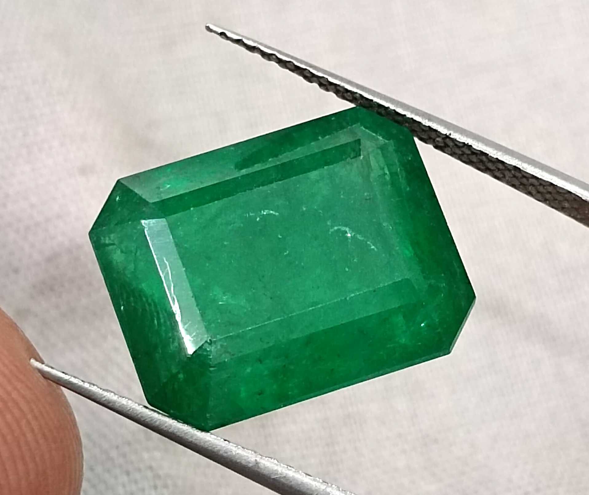 11.92ct big size vivid deep green octagon cut Swat emerald gemstone 