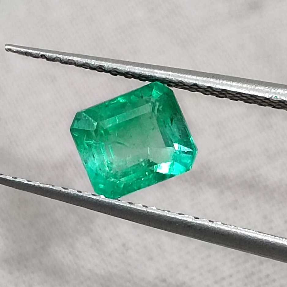 GSI USA certified 1.06ct intense green Zambian emerald gemstone/