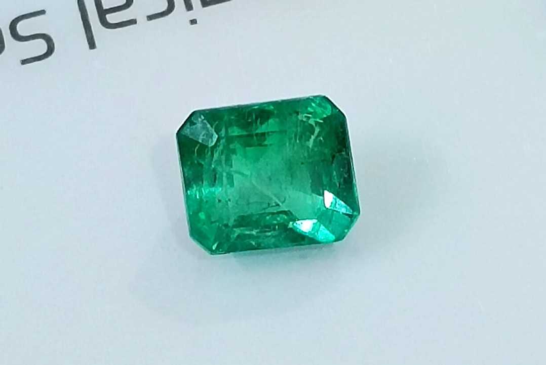 GSI USA certified 1.06ct intense green Zambian emerald gemstone