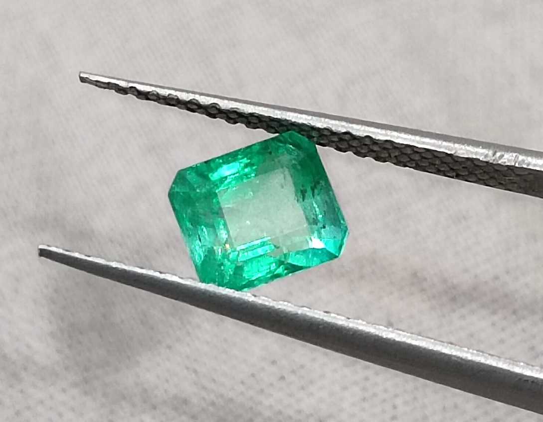 GSI USA certified 1.06ct intense green Zambian emerald gemstone