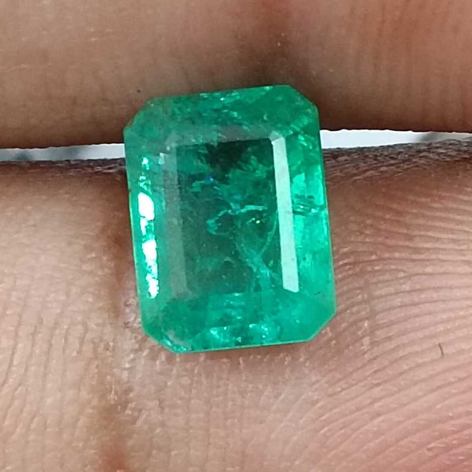 GSI USA certified 1.76ct medium light green Zambian emerald stone/