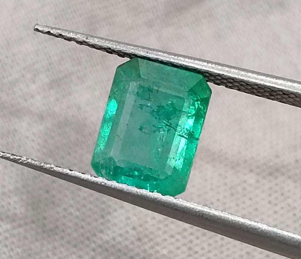 GSI USA certified 1.76ct medium light green Zambian emerald stone