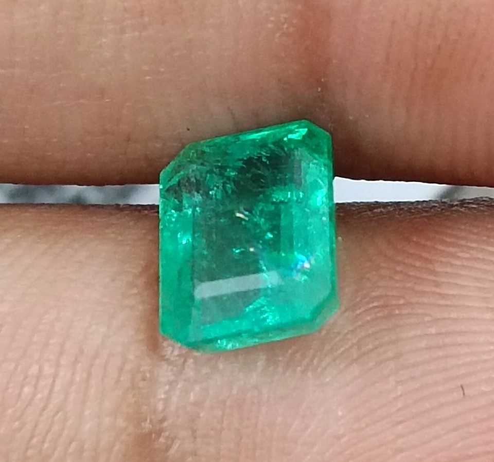 GSI USA certified 1.76ct medium light green Zambian emerald stone