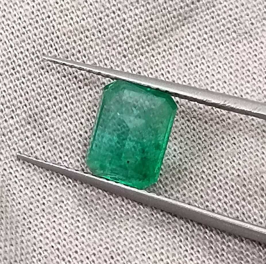 GSI USA certified 1.76ct medium light green Zambian emerald stone