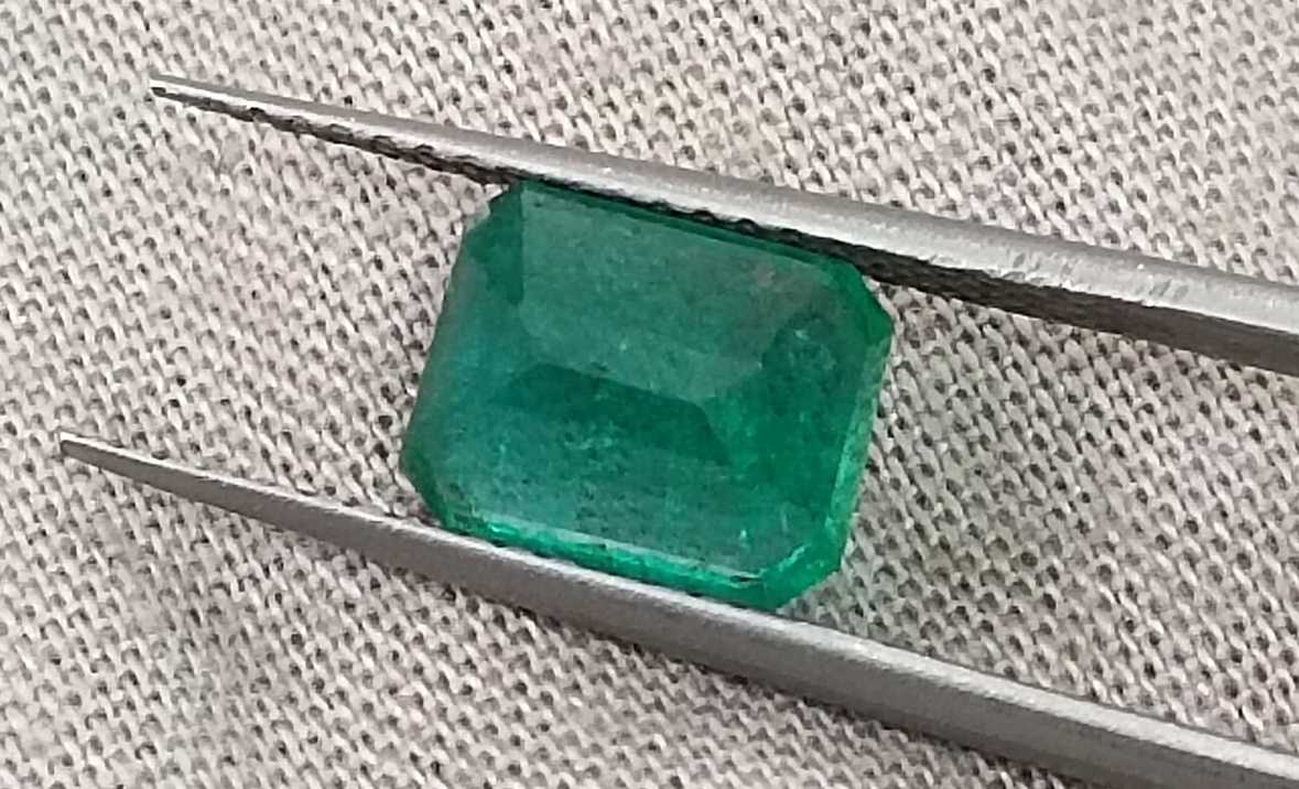 GSI certified 1.87ct medium deep green octagon cut Zambian emerald stone 