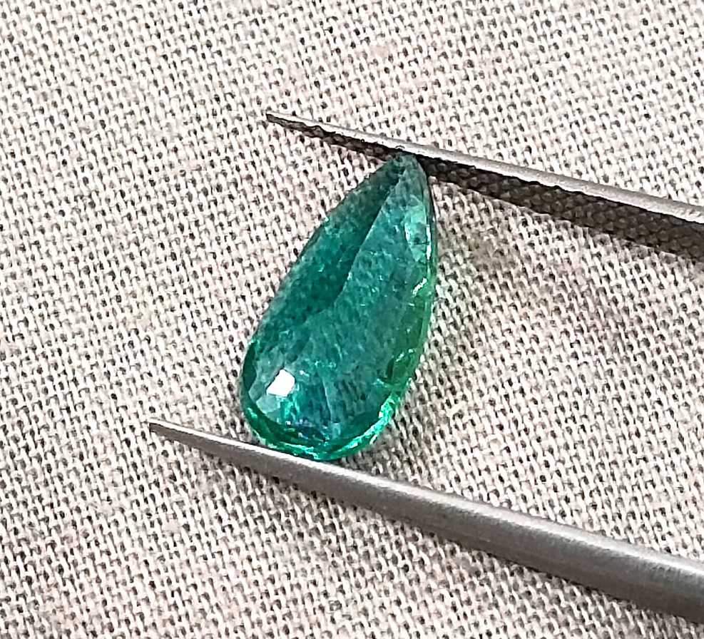 GSI certified 1.50ct pear cut medium deep green Zambian emerald stone 