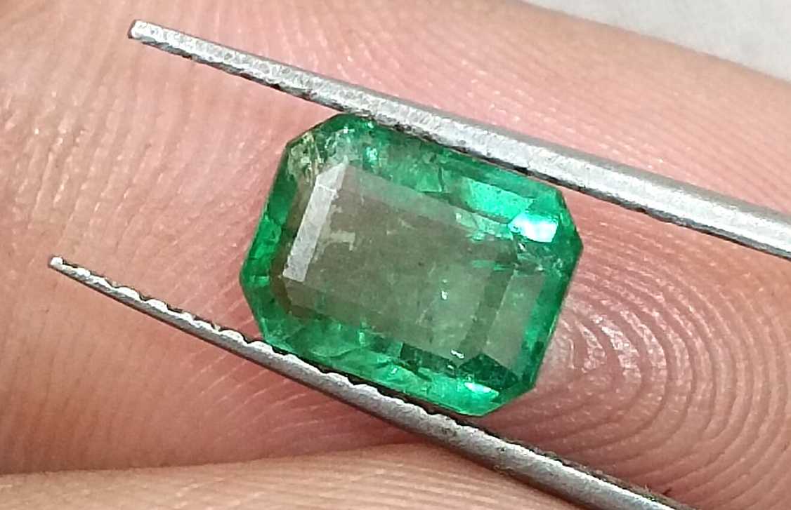 GSI USA certified 1.62ct medium green octagon cut Zambian emerald stone 