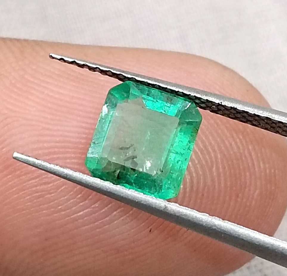 GSI certified 1.51ct medium green Zambian Emerald loose stone
