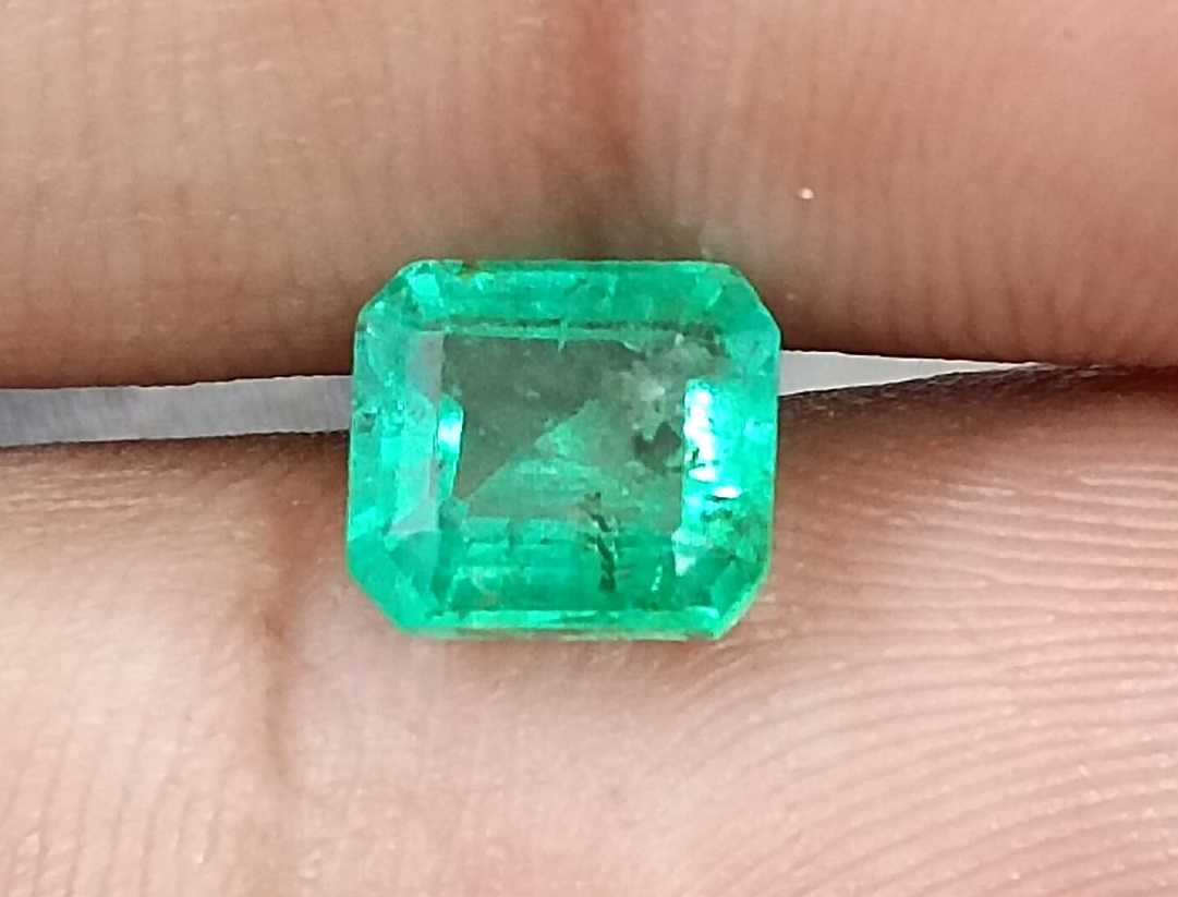 GSI certified 1.51ct medium green Zambian Emerald loose stone