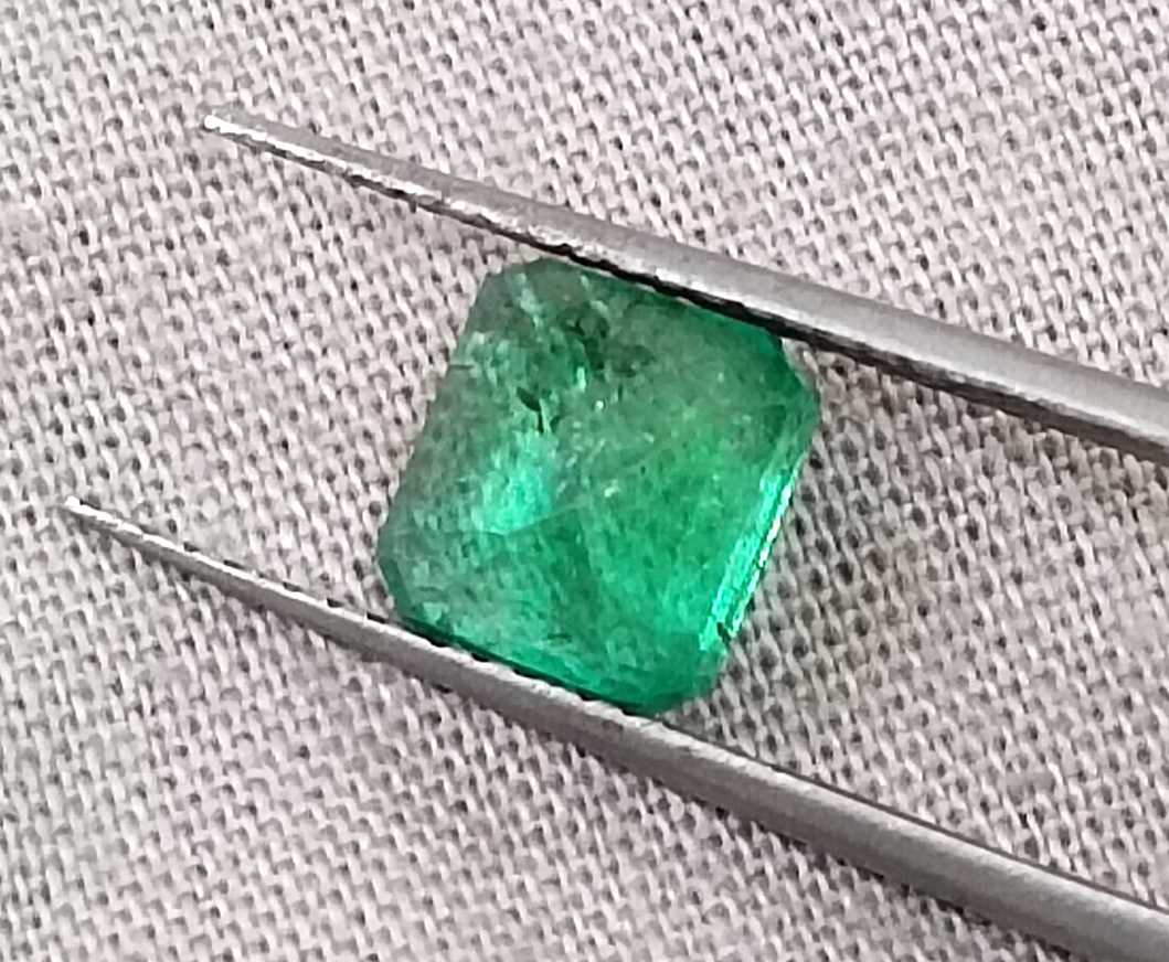 GSI certified 1.51ct medium green Zambian Emerald loose stone