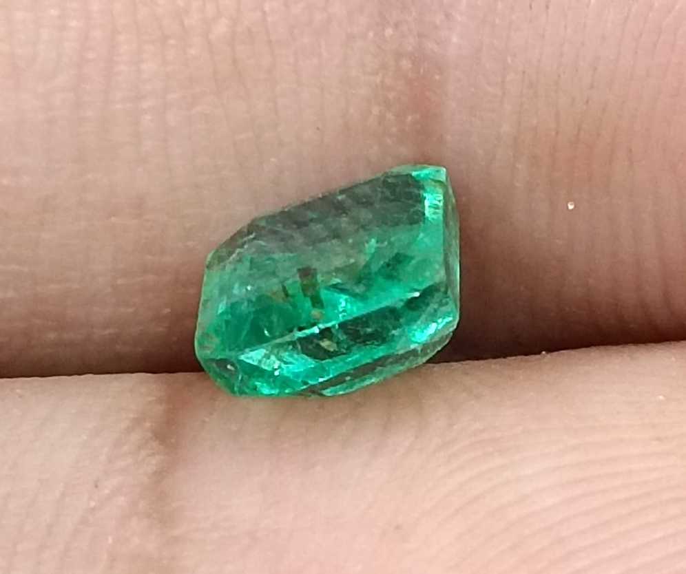 GSI certified 1.51ct medium green Zambian Emerald loose stone