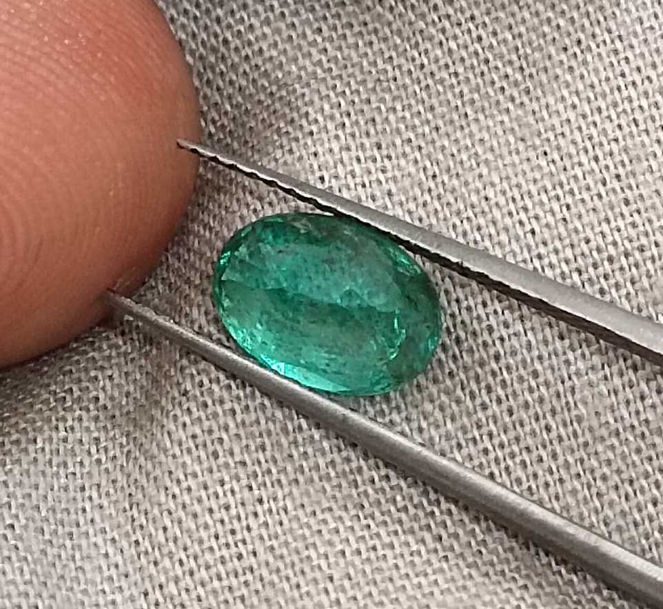 GSI certified 1.34ct deep green oval cut Zambian emerald stone 