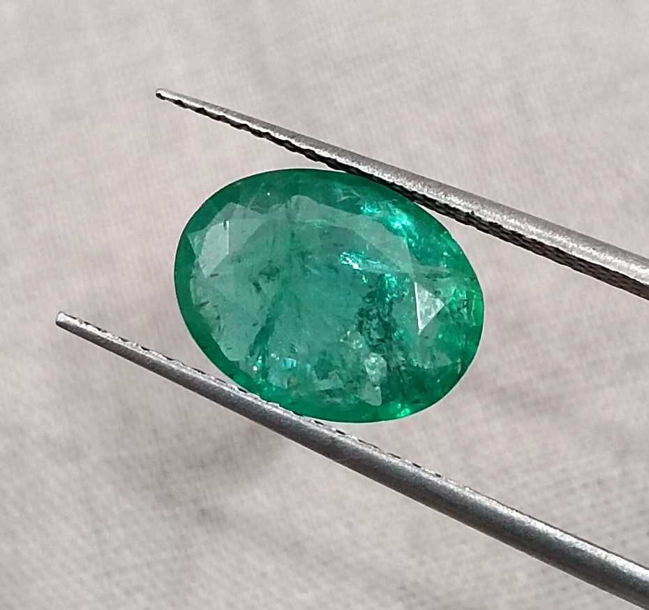 GSI certified 2.40ct oval cut Zambian emerald loose gemstone 