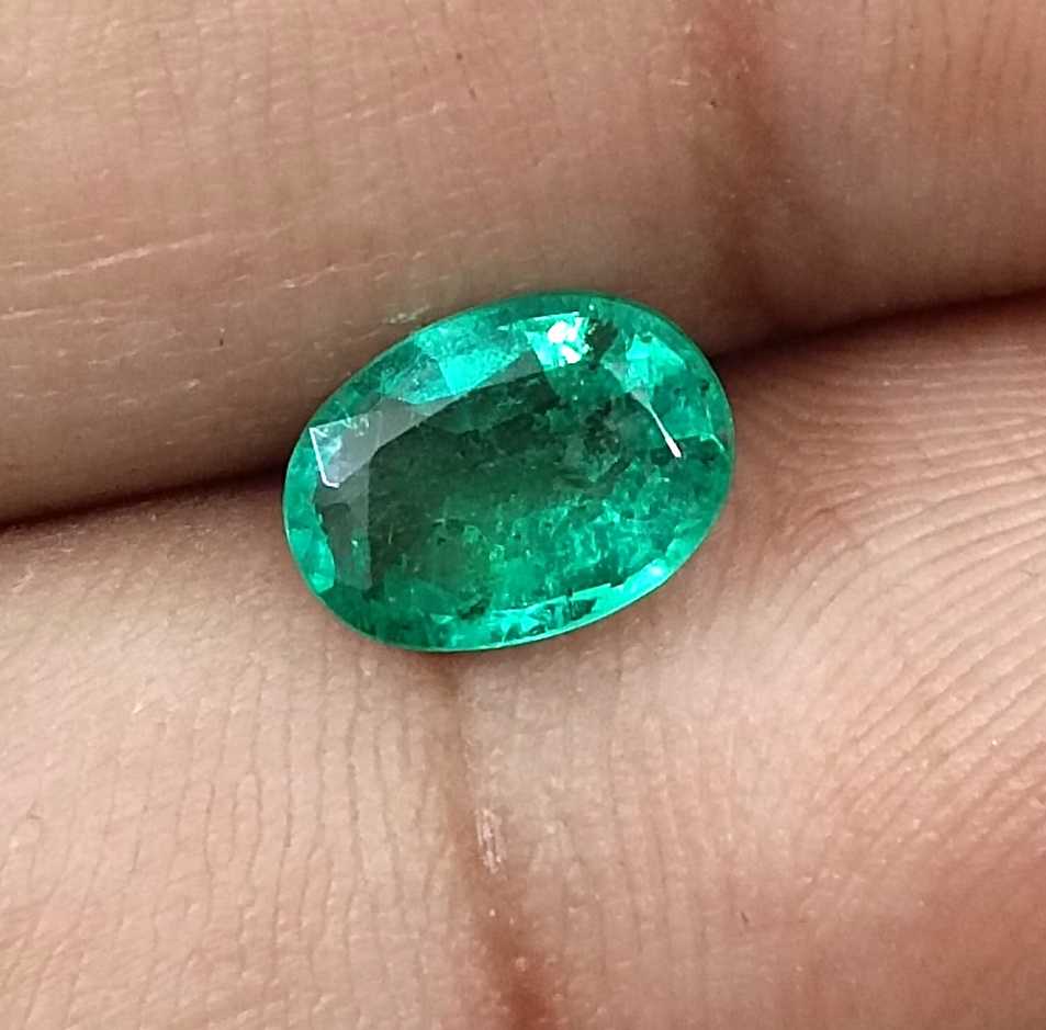 GSI certified 1.24ct vivid green oval cut Zambian emerald stone 
