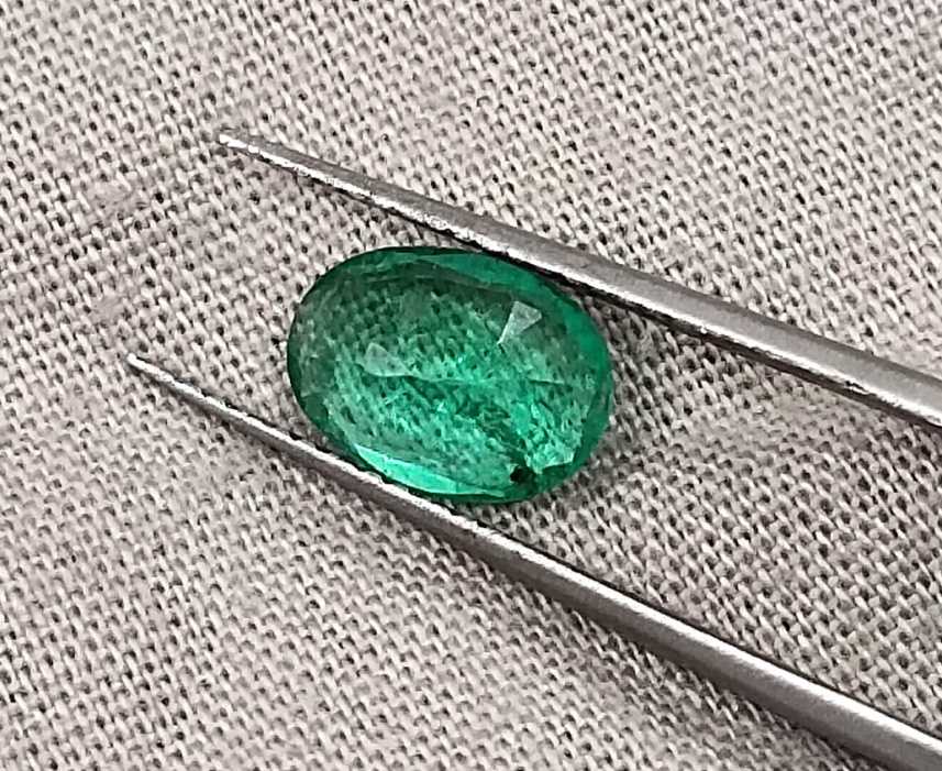GSI certified 1.24ct vivid green oval cut Zambian emerald stone 