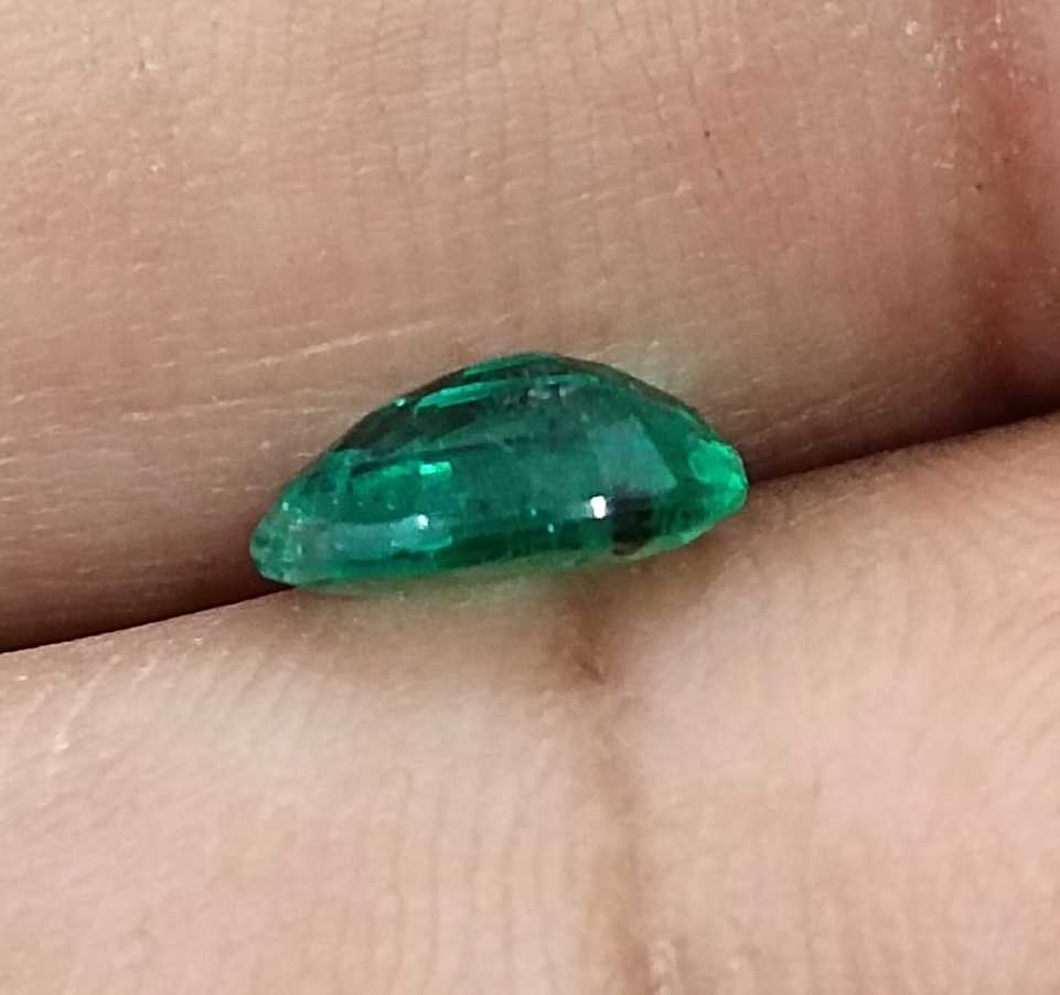 GSI certified 1.24ct vivid green oval cut Zambian emerald stone 