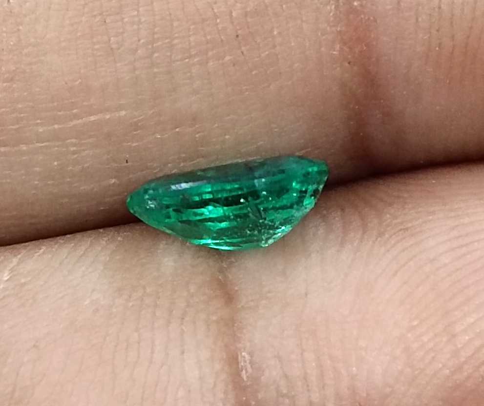 GSI certified 1.24ct vivid green oval cut Zambian emerald stone 
