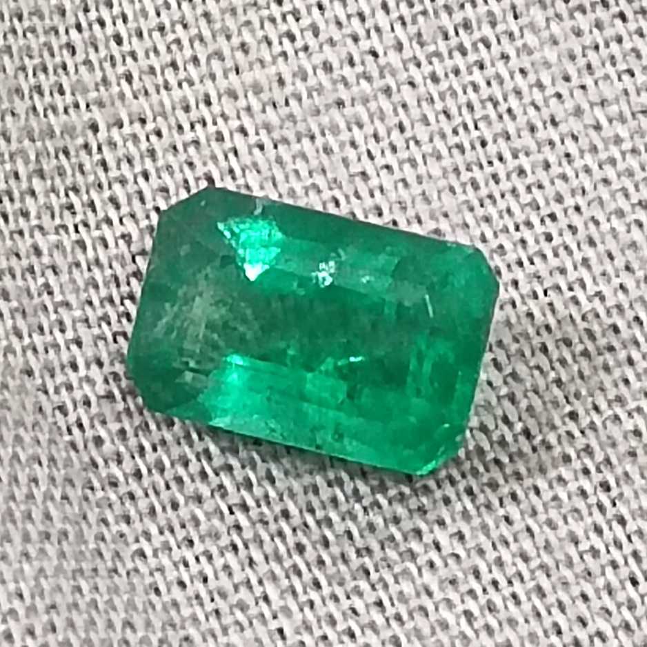 GSI certified 1.35ct deep golden green Panjshir emerald octagon cut gemstone/