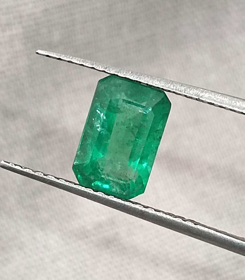 GSI certified 1.35ct deep golden green Panjshir emerald octagon cut gemstone