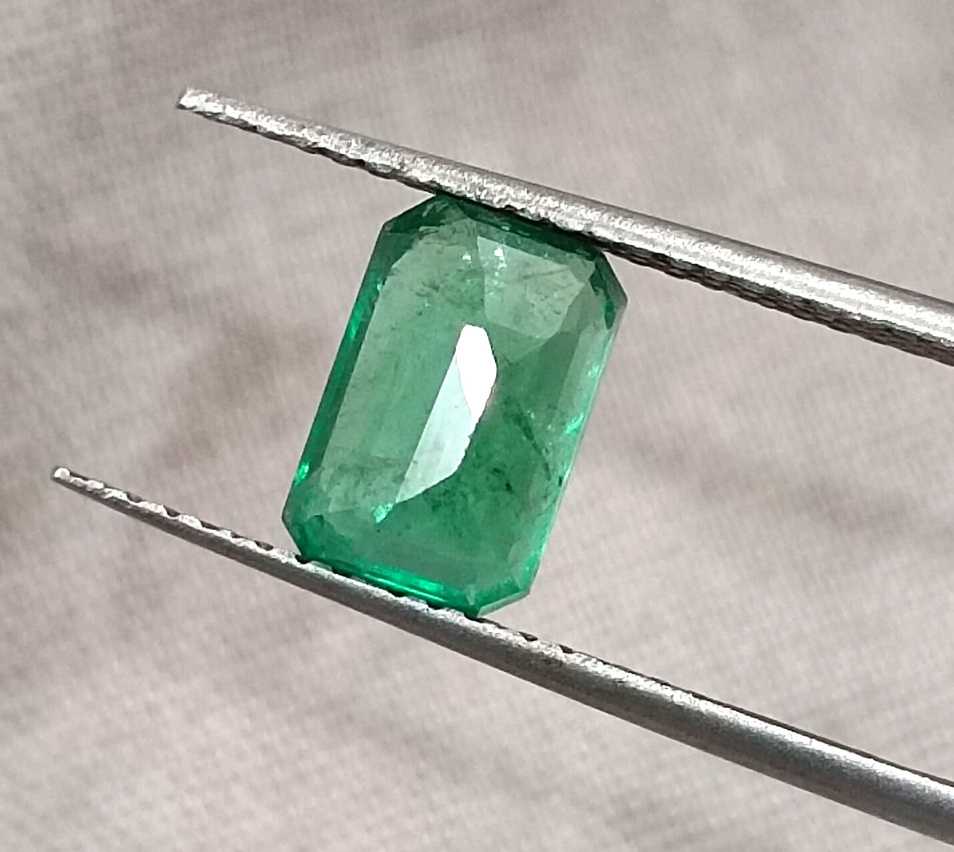 GSI certified 1.35ct deep golden green Panjshir emerald octagon cut gemstone