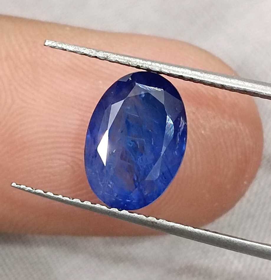 4.01ct natural royal blue Srilankan sapphire oval cut loose gemstone