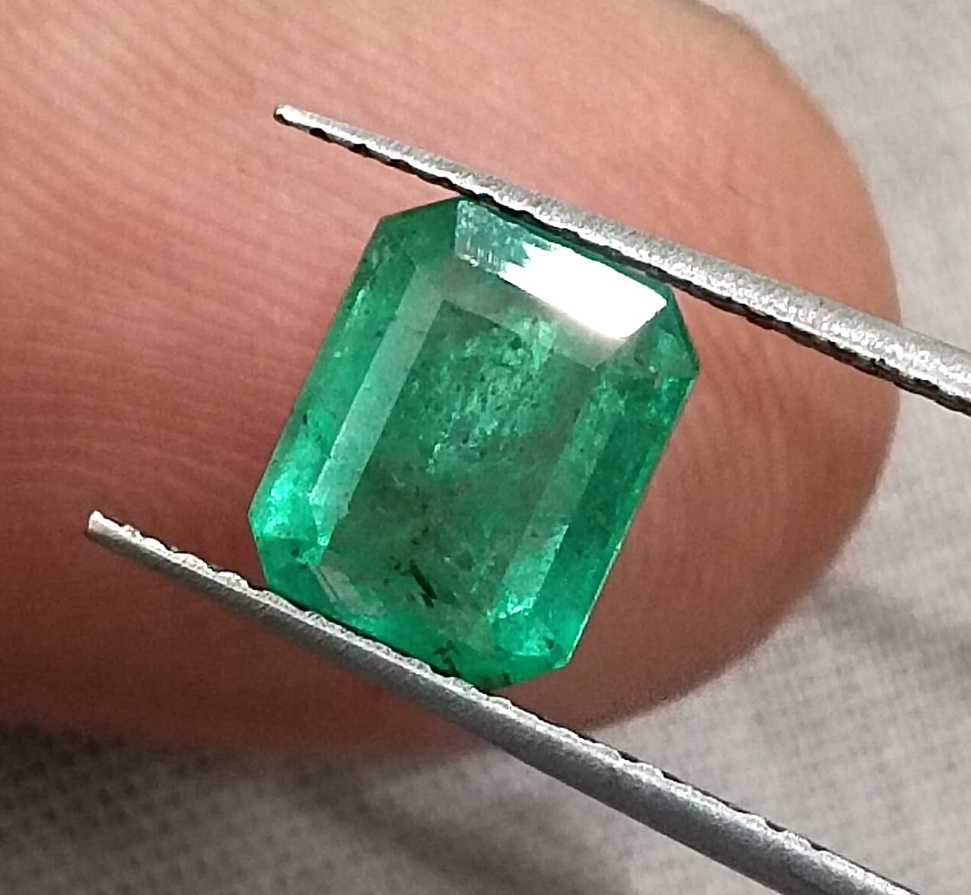 GSI certified 1.62ct medium green Zambian emerald natural gemstone