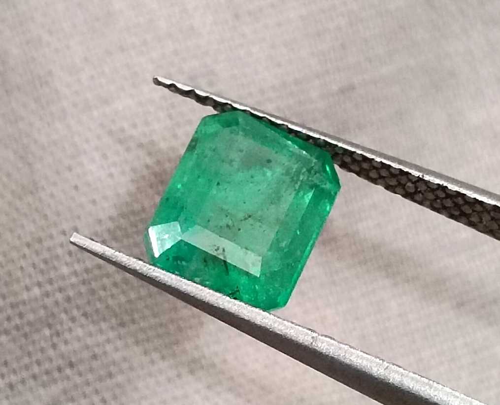 GSI certified 1.62ct medium green Zambian emerald natural gemstone