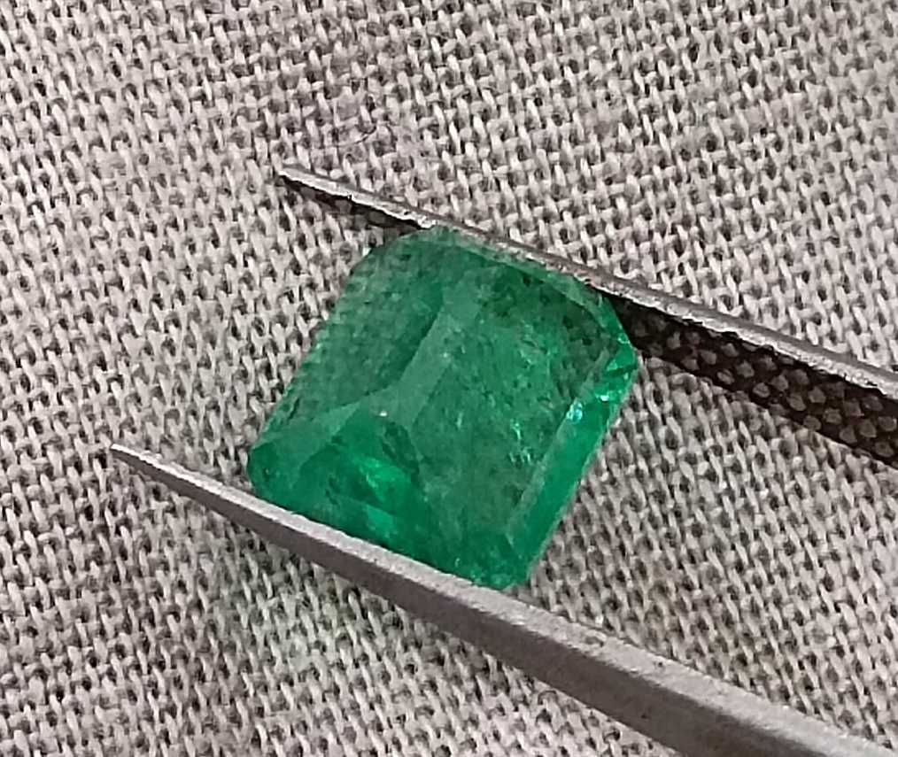GSI certified 1.62ct medium green Zambian emerald natural gemstone