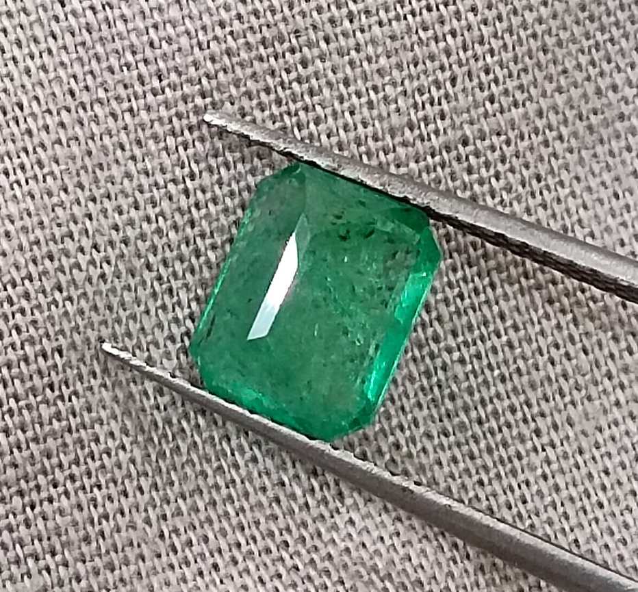 GSI certified 1.62ct medium green Zambian emerald natural gemstone