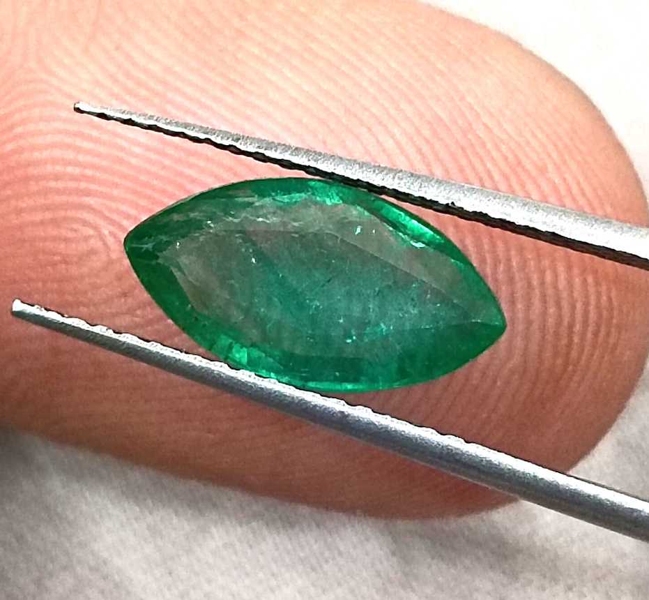 GSI certified 1.52ct medium leaf green marquise cut emerald 
