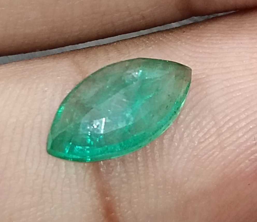 GSI certified 1.52ct medium leaf green marquise cut emerald 