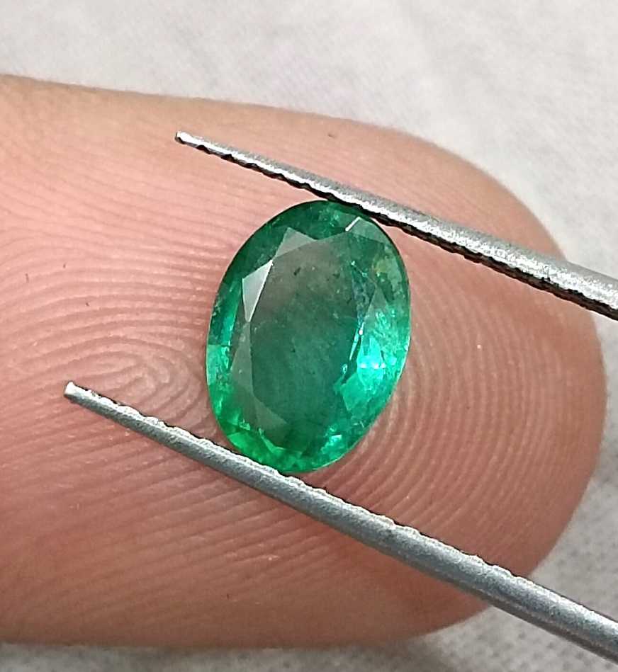 GSI certified 1.02ct Vivid green oval cut Zambian emerald natural gemstone 