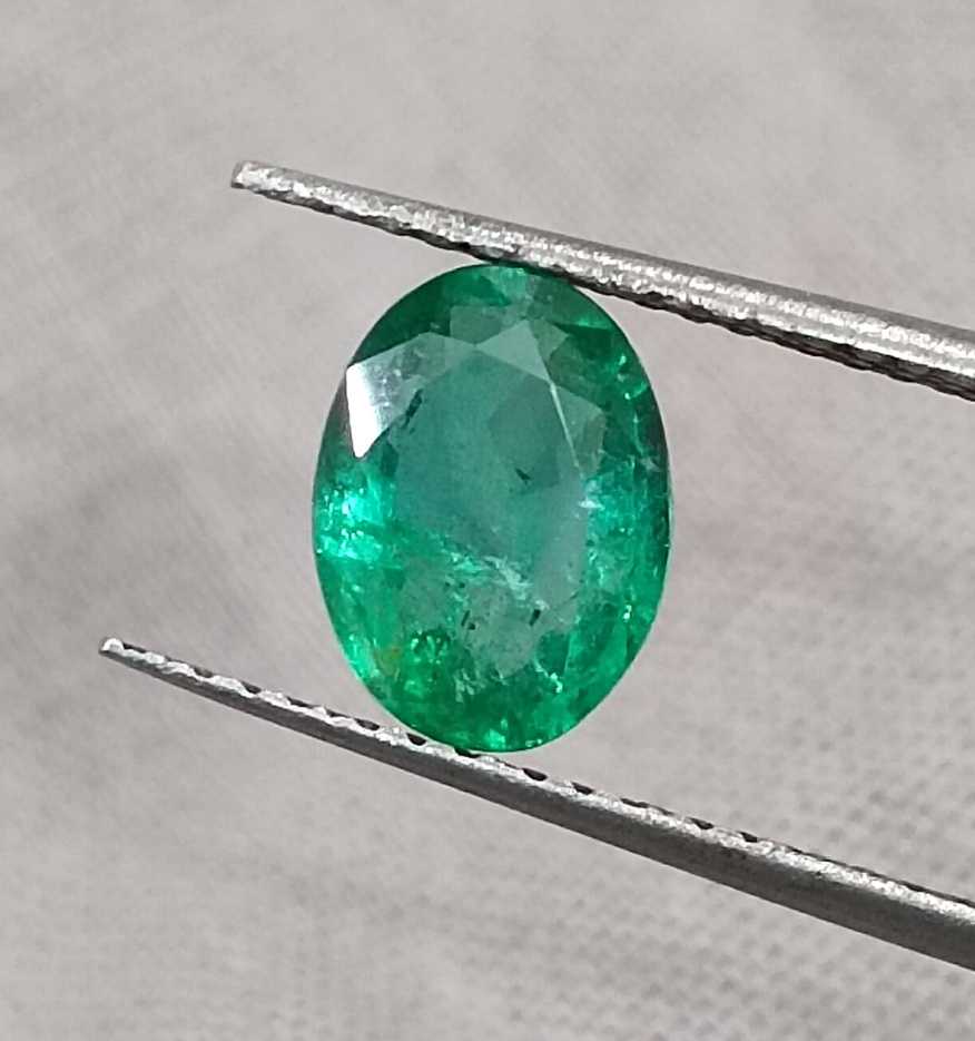 GSI certified 1.02ct Vivid green oval cut Zambian emerald natural gemstone 