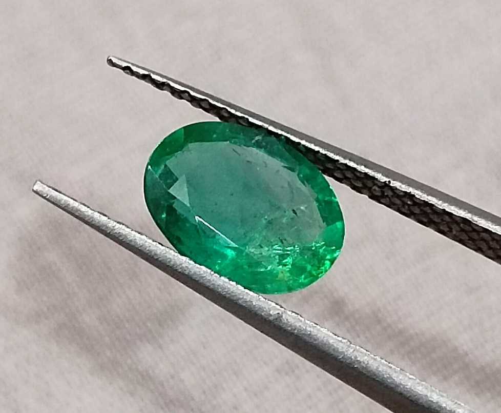 GSI certified 1.02ct Vivid green oval cut Zambian emerald natural gemstone 