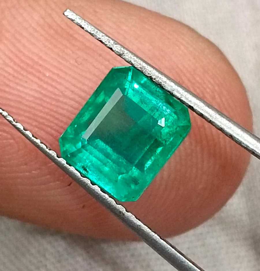 GSI USA certified 1.92ct intense green emerald cut Zambian emerald 