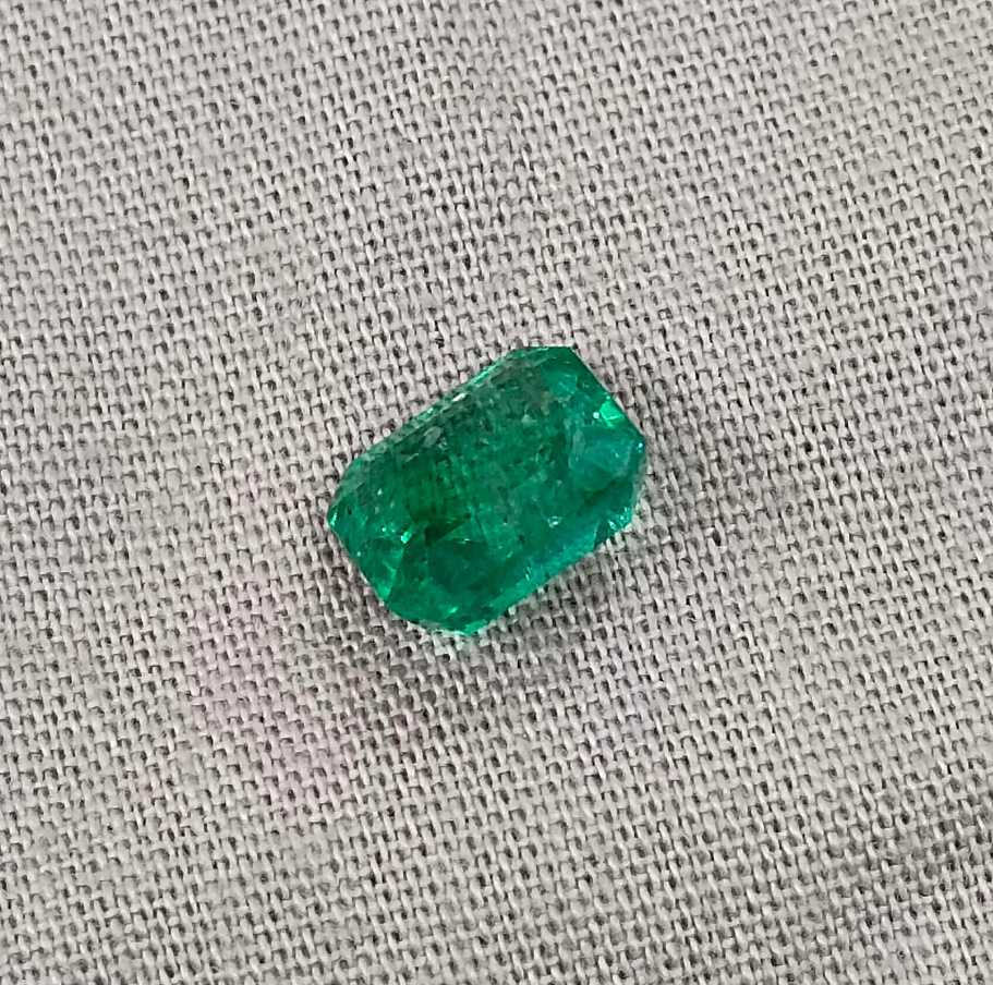 1.70cts GSI certified medium deep green Zambian emerald emerald cut gemstone 