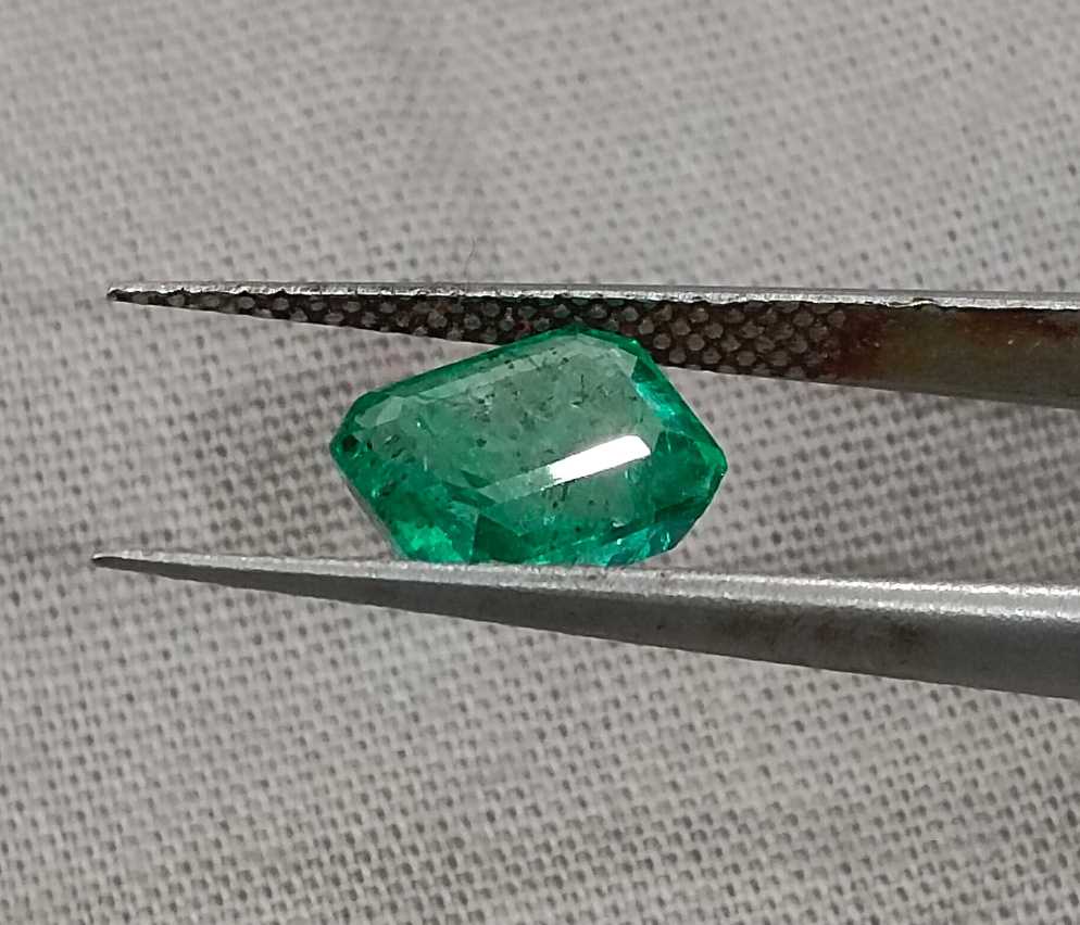 1.70cts GSI certified medium deep green Zambian emerald emerald cut gemstone 