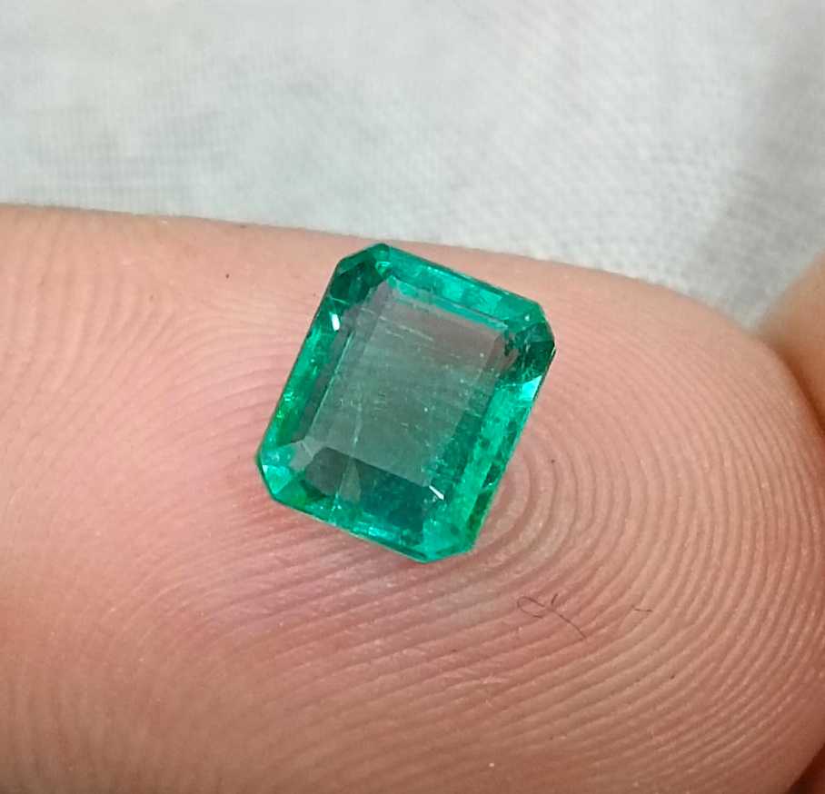 1.57cts GSI USA certified natural medium deep green emerald cut Zambian emerald 