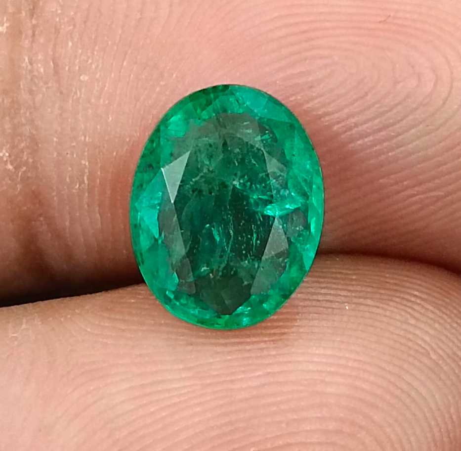 2.42cts GSI certified oval cut natural green Zambian emerald loose gemstone 