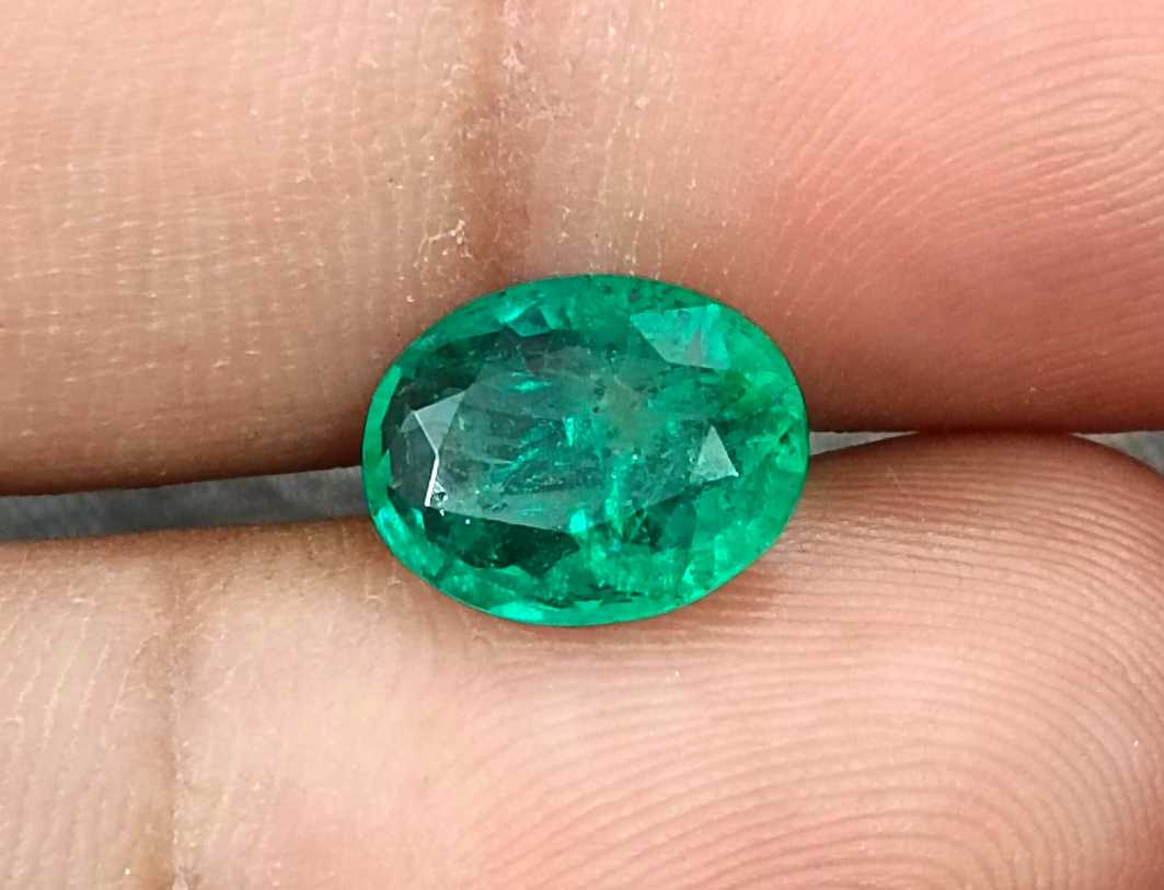 2.42cts GSI certified oval cut natural green Zambian emerald loose gemstone 