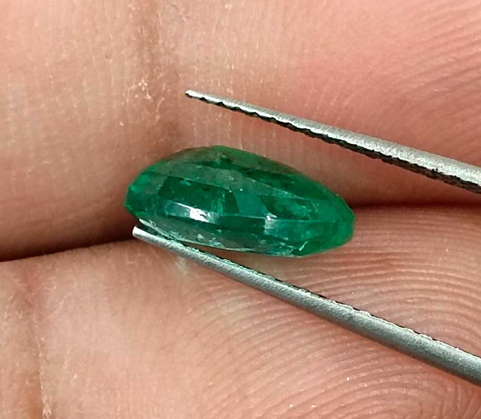 2.42cts GSI certified oval cut natural green Zambian emerald loose gemstone 