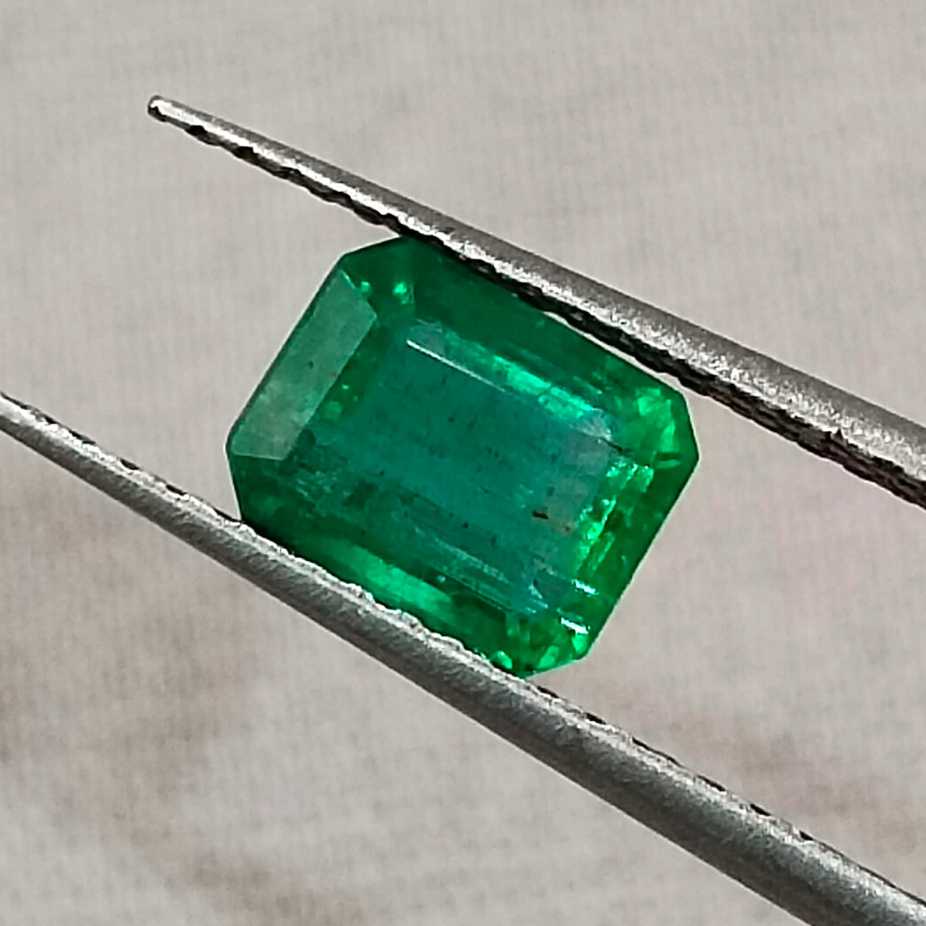 0.91cts GSI certified deep green emerald cut Zambian emerald loose gemstone /