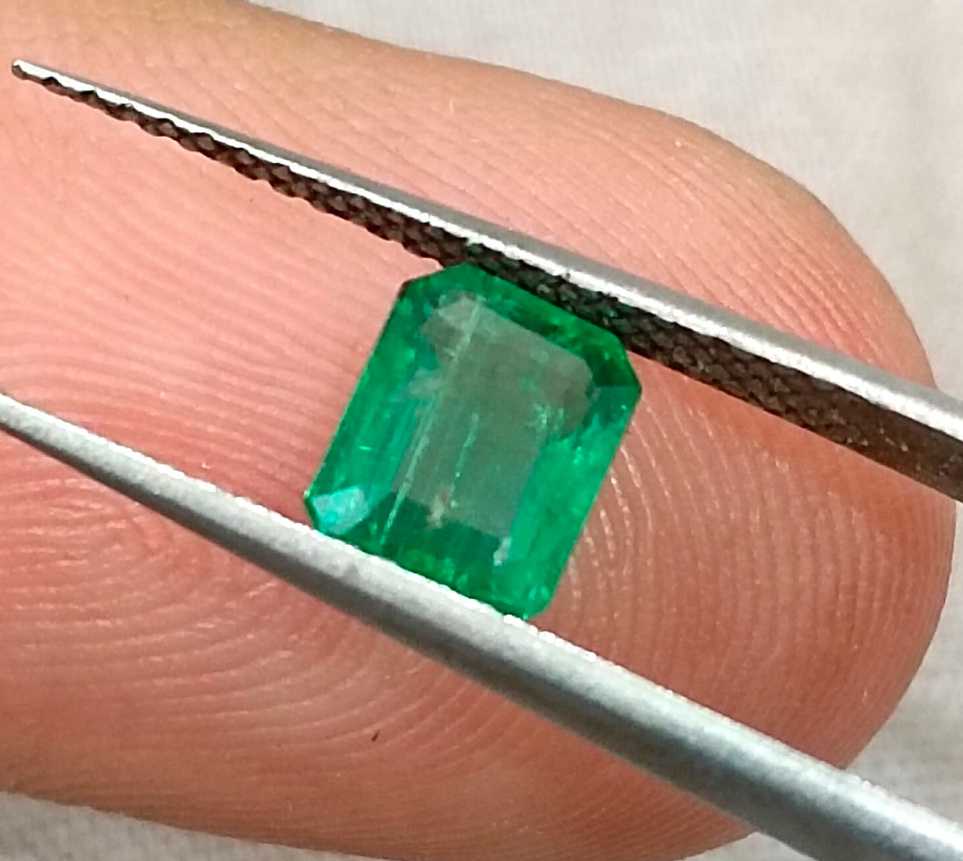 0.91cts GSI certified deep green emerald cut Zambian emerald loose gemstone 