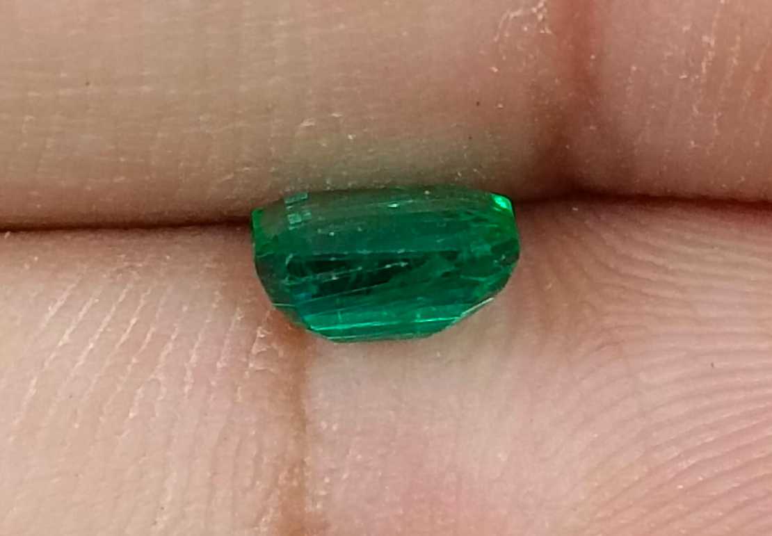 0.91cts GSI certified deep green emerald cut Zambian emerald loose gemstone 