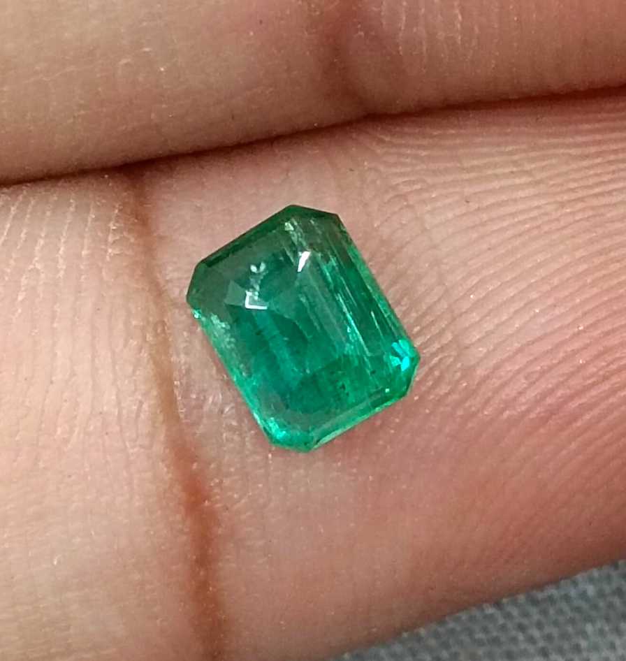0.91cts GSI certified deep green emerald cut Zambian emerald loose gemstone 