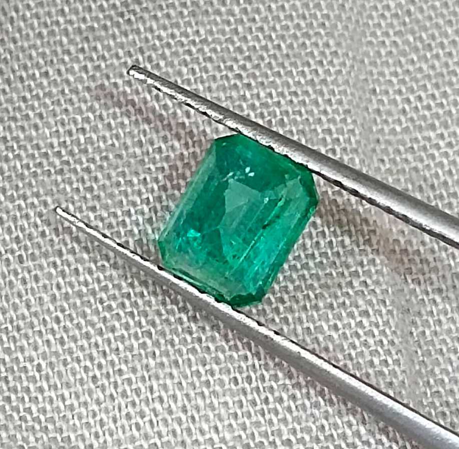 0.91cts GSI certified deep green emerald cut Zambian emerald loose gemstone 