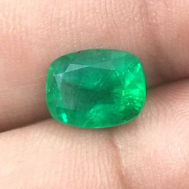 3.16ct GSI certified vivid green cushion cut Swat emerald stone/